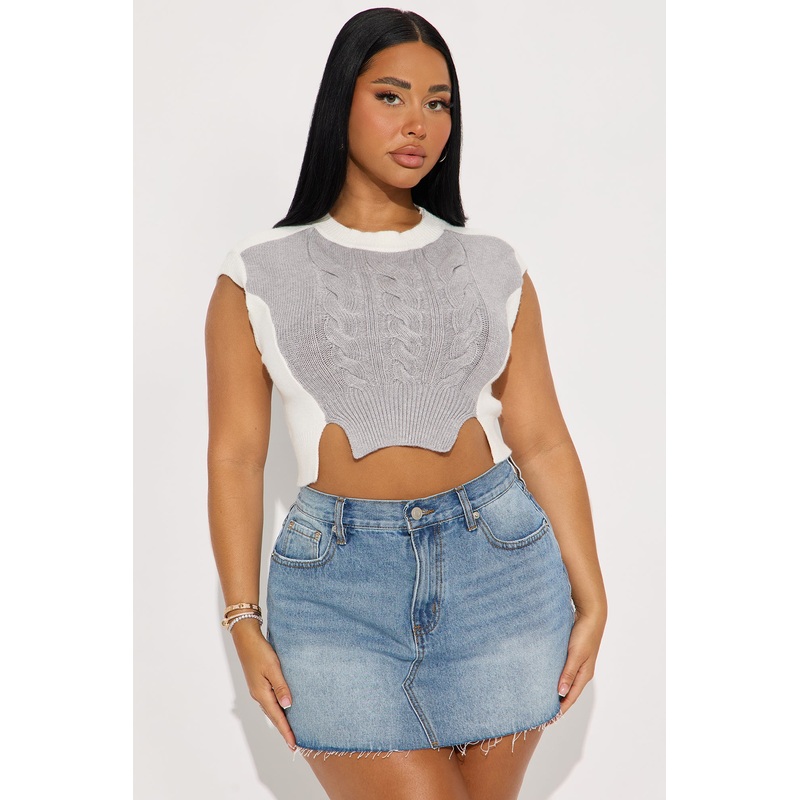 A Mysterious One Cable Knit Sweater Vest – Grey/combo