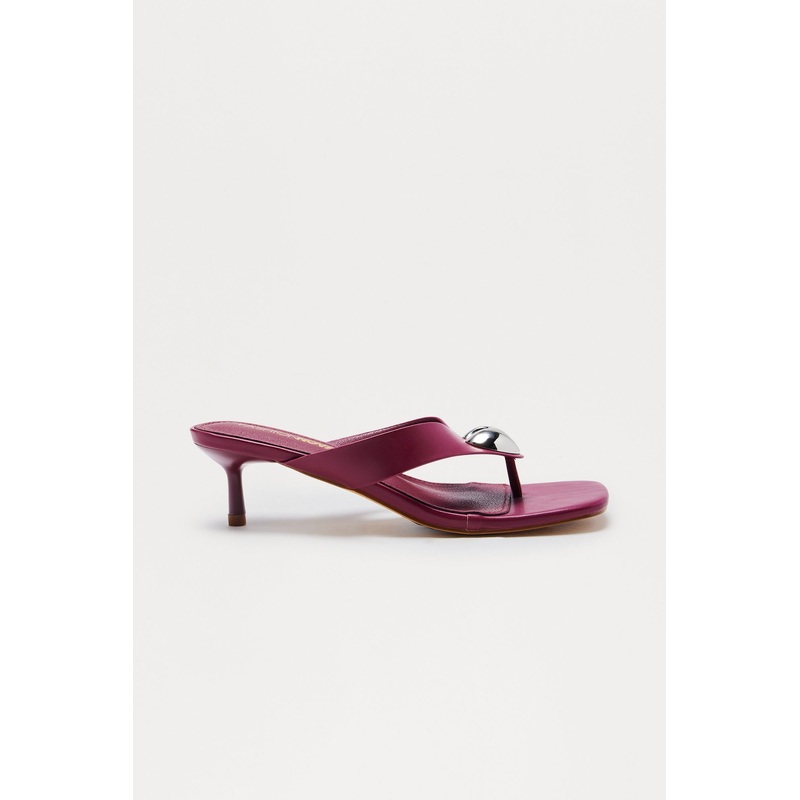 Taye Heart Thong Mules – Burgundy
