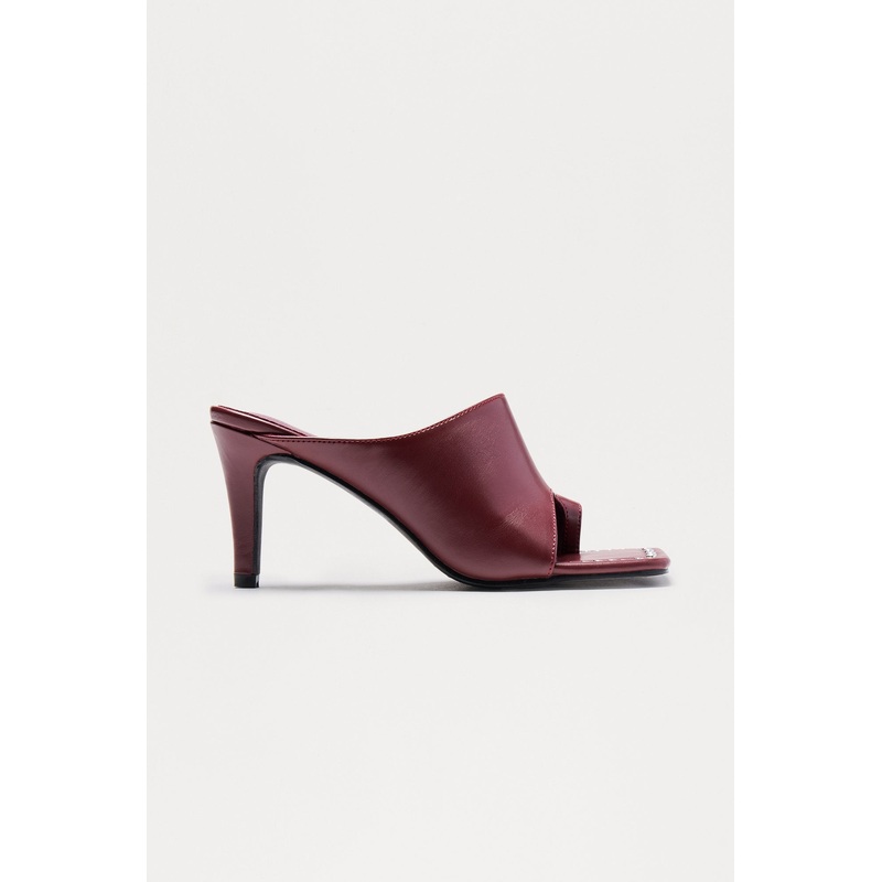 Brisa Studded Toe Ring Mules – Burgundy