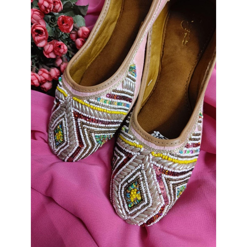 Sangria Women Embellished Rhombus Mojaris