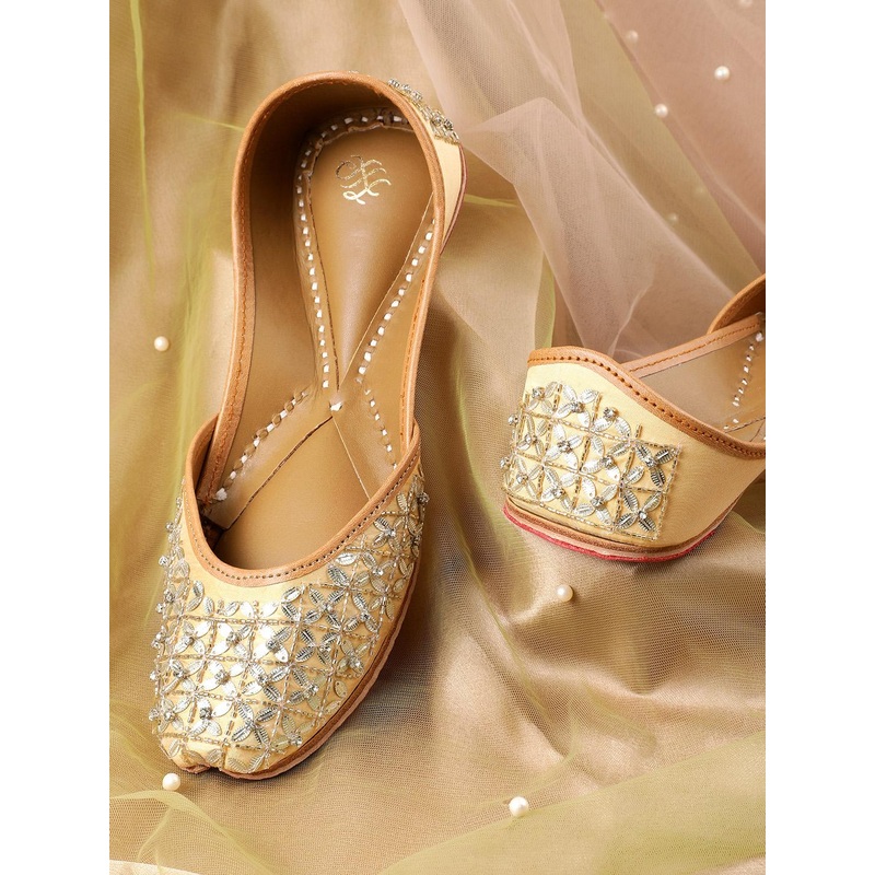 House of Pataudi Women Ethnic Embellished Mojaris