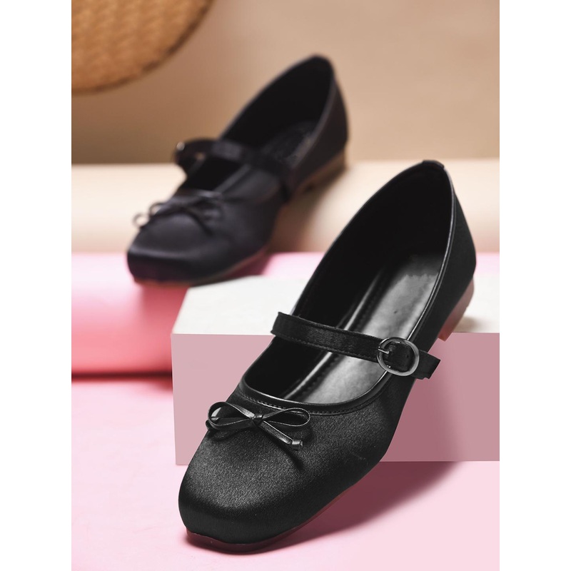 Froh Feet Women Solid Ethnic Mules with Buckles Flats