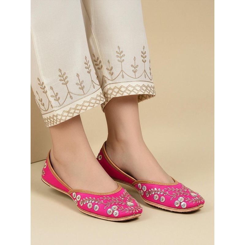 House of Pataudi Women Embellished Mojaris