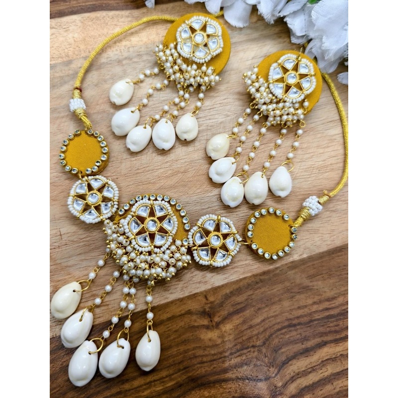 eeooaa Brass Artificial Stones & Beads Jewellery Set