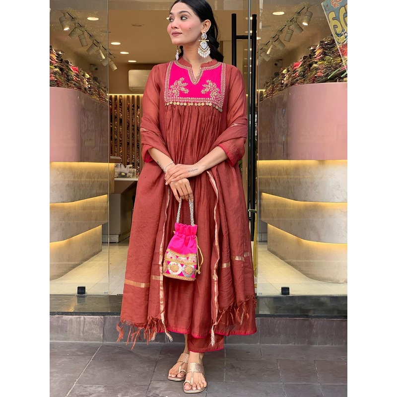 GoSriKi Women Regular Kurta with Trousers & With Dupatta