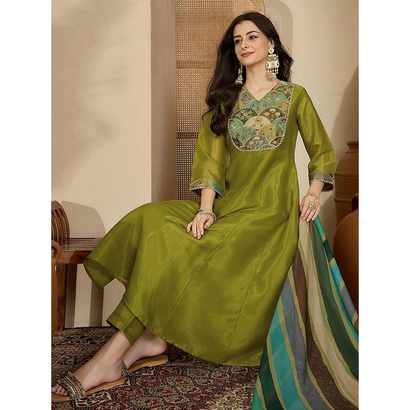 Sangria Women Printed Silk Blend Kurta Sets