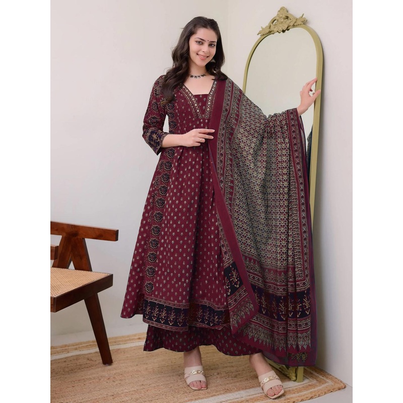 Aaghnya Women Maroon Viscose Rayon Kurta Sets