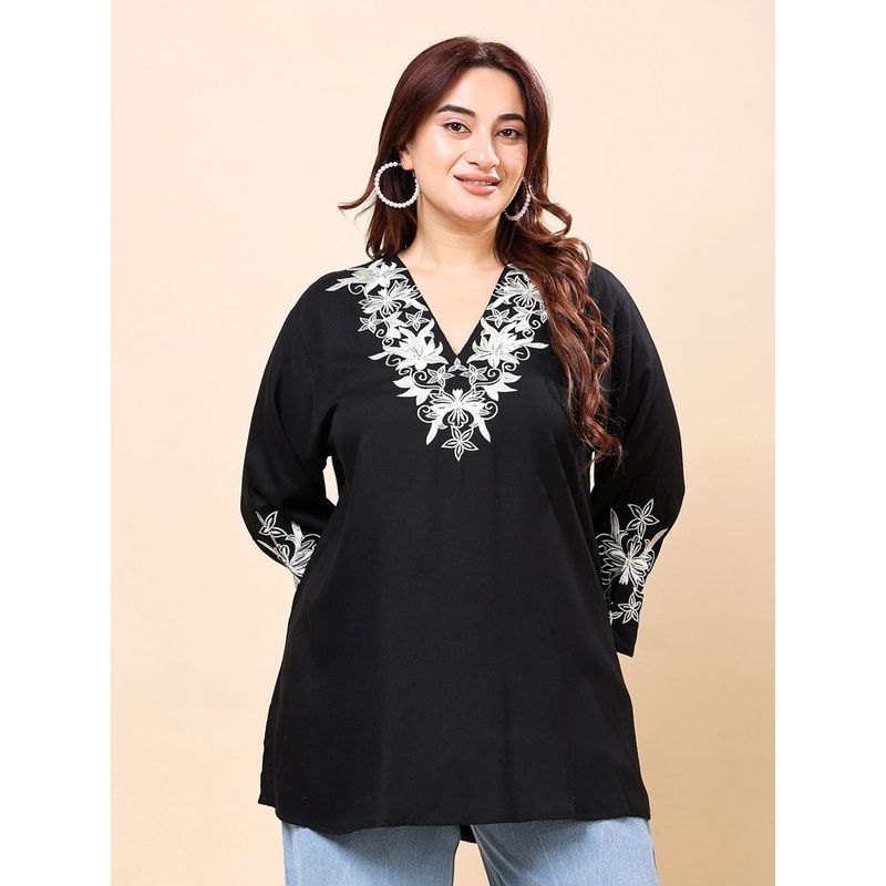 VAAMII Women Ethnic Motifs Embroidered V-Neck Kurti