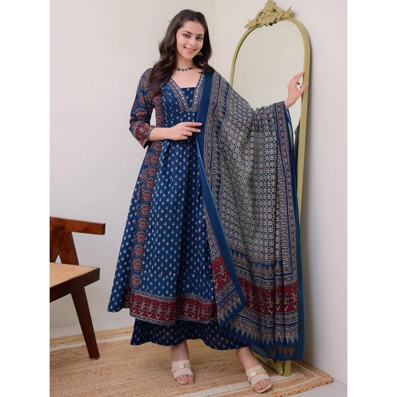 Aaghnya Women Blue Kurta Sets
