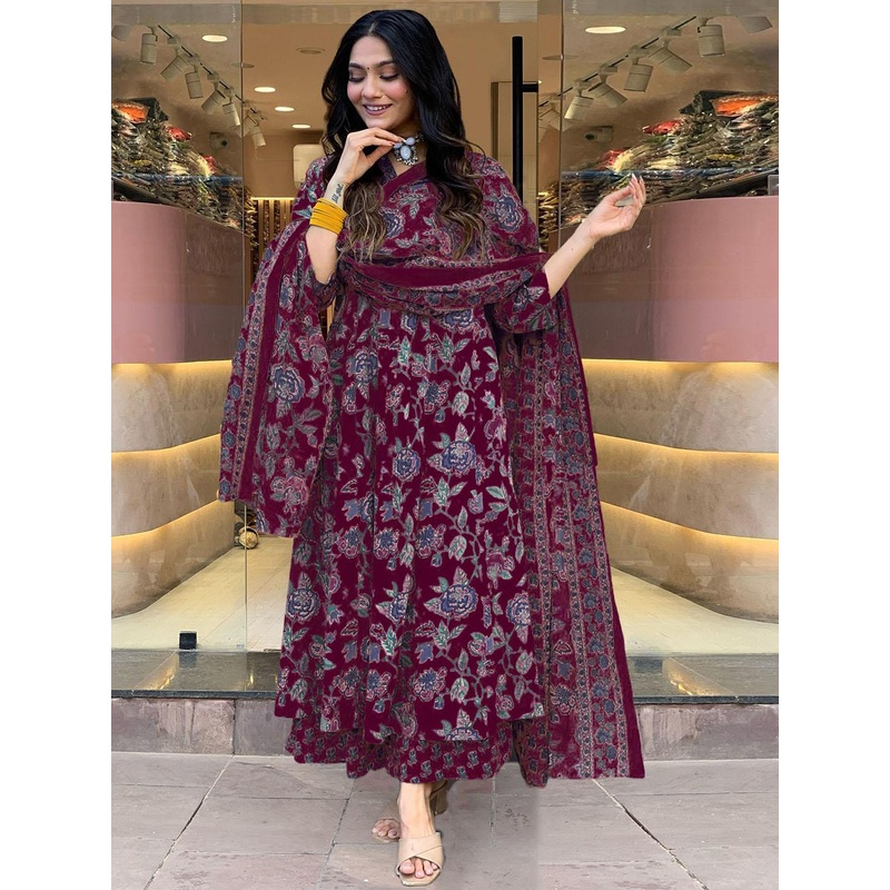 GoSriKi Women Floral Printed Regular Kurta & Trouser With Dupatta