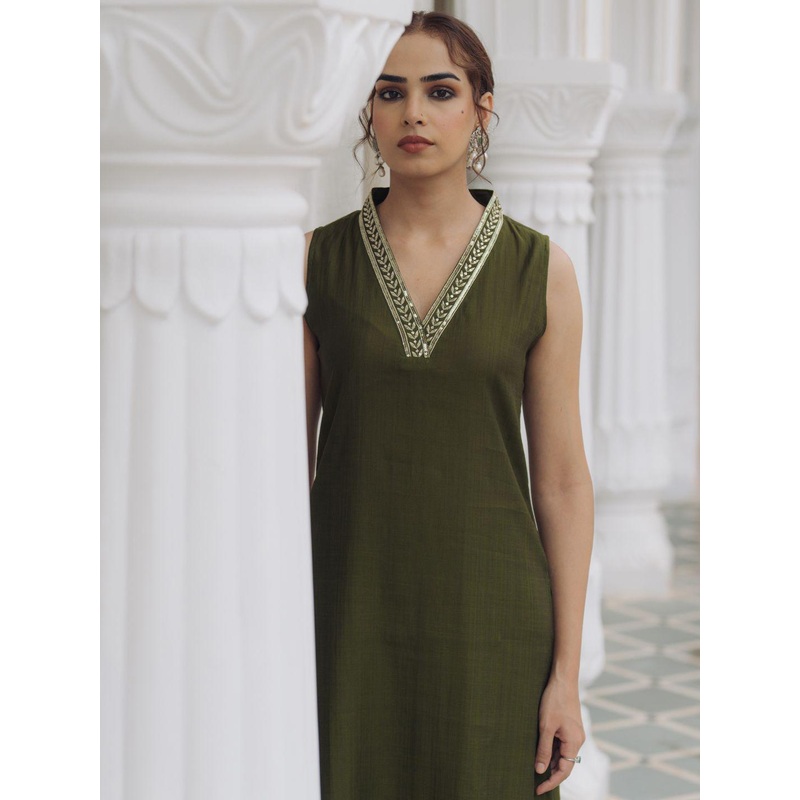 anayna Floral Embroidered V-Neck Sequinned Straight Kurta With Trousers