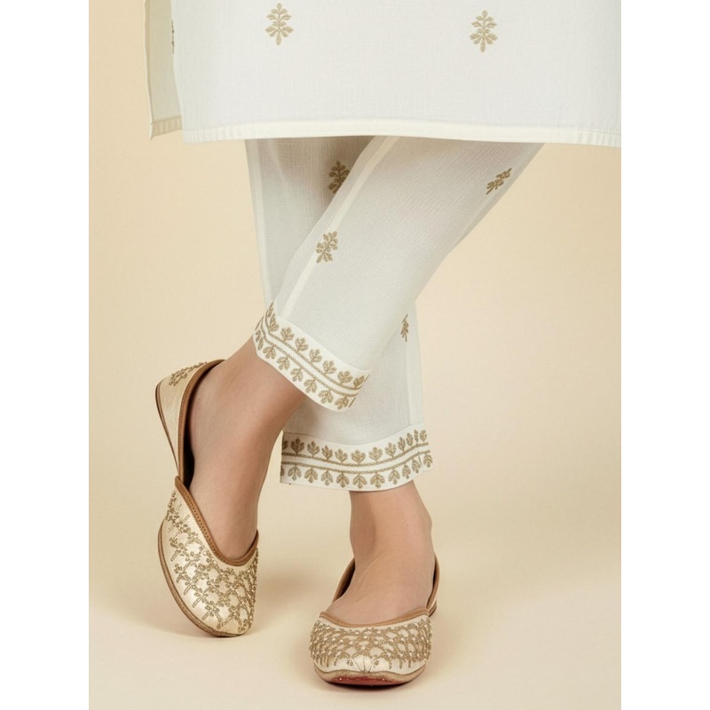 House of Pataudi Women Embellished Ethnic Mojaris