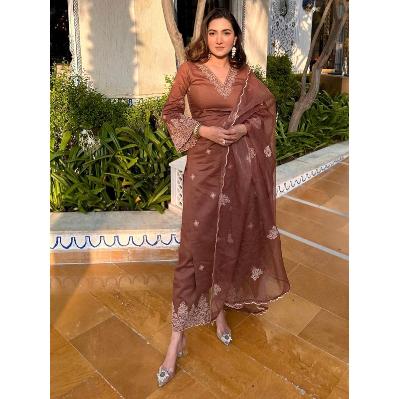 Royal Export Floral Embroidered Thread Work V-Neck Straight Kurta With Trousers & Dupatta