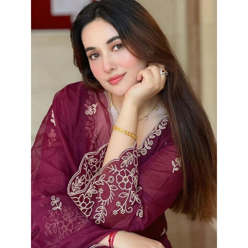 Royal Export Women Ethnic Motifs Embroidered Thread Work Kurta with Trousers & Dupatta