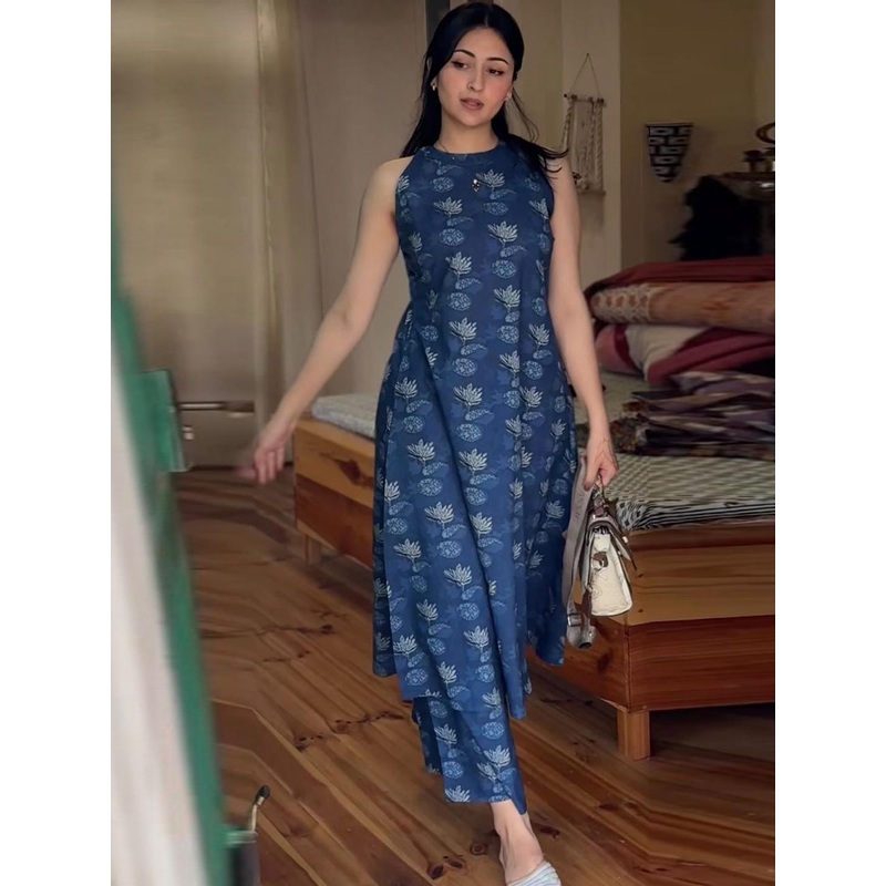 Aaghnya Women Floral Printed Regular Kurta with Palazzos