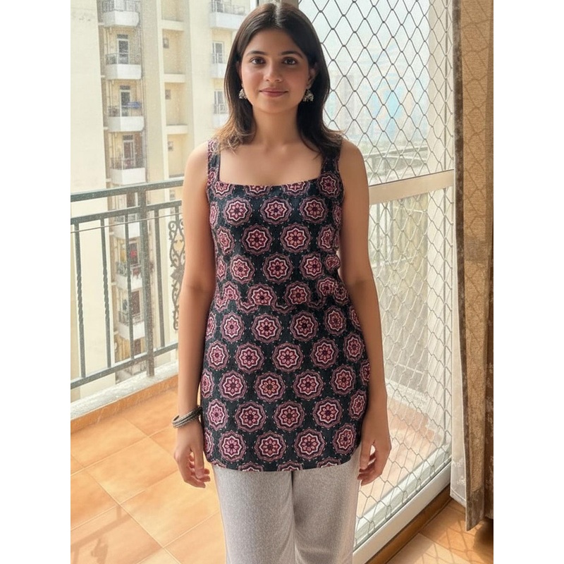 GoSriKi Women Ethnic Motifs Printed Square Neck Straight Short Kurti