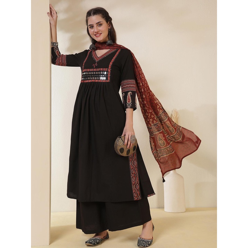 KIMAYRA Women Solid Viscose Rayon Kurta Sets