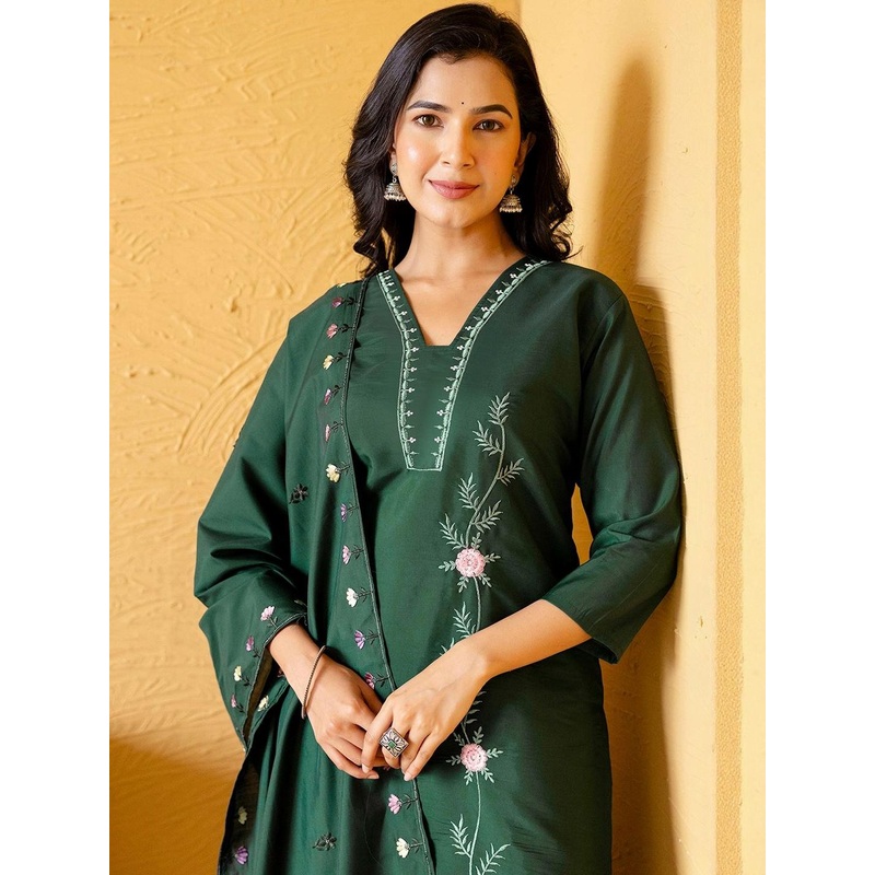 SANISA Women Embroidered Silk Blend Kurta Sets With Dupatta