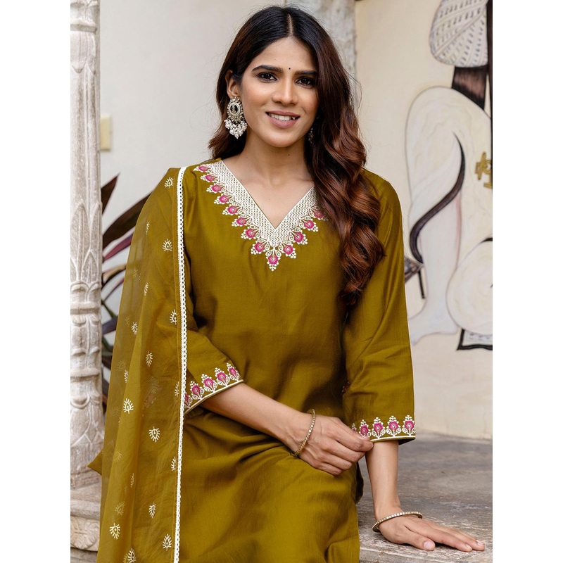 SANISA Women Ethnic Motifs  Regular Thread Work Kurta with Trousers & With Dupatta