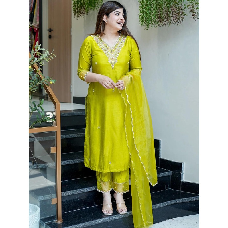 CREEPER Women Floral Printed Kurta with Trousers & Dupatta