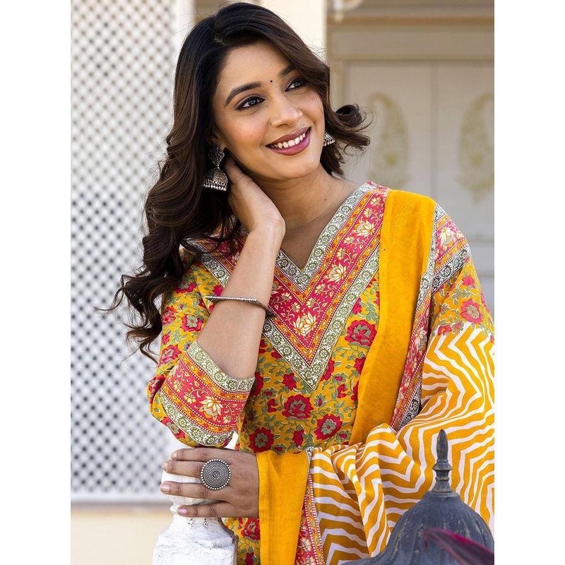 SKYLEE Women Floral Printed Kurta with Trousers & Dupatta