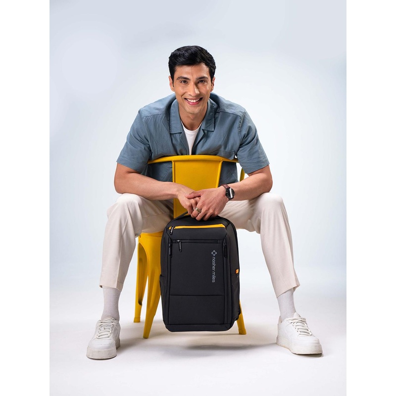 Nasher Miles Williamsburg 35L Polyester Black Unisex Overnighter Casual Laptop Backpack
