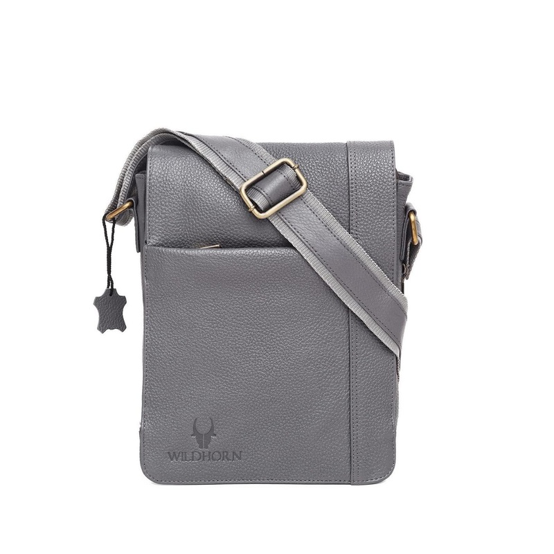 WildHorn Men Textured Leather Messenger Bag