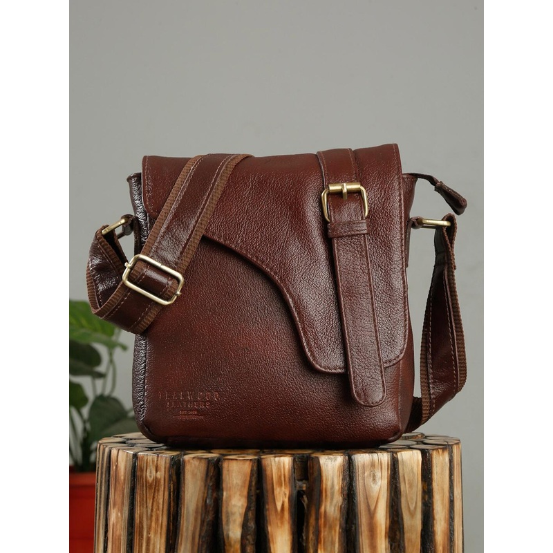 Teakwood Leathers Men Textured Messenger Bag