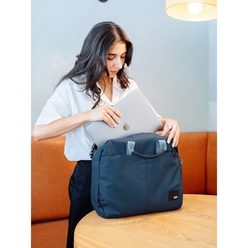 DailyObjects Unisex Ambit Solid Messenger Bag