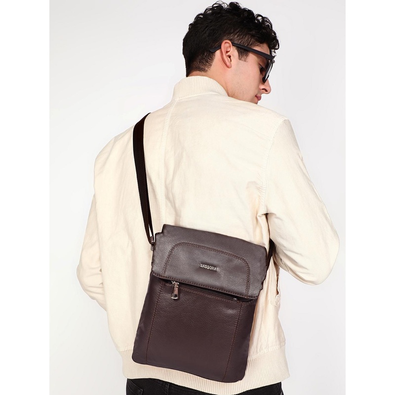Sassora Men Textured Leather Structured Messenger Bag