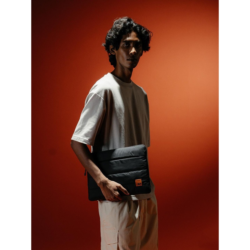 DailyObjects Unisex Carbon Stria Laptop Sleeve