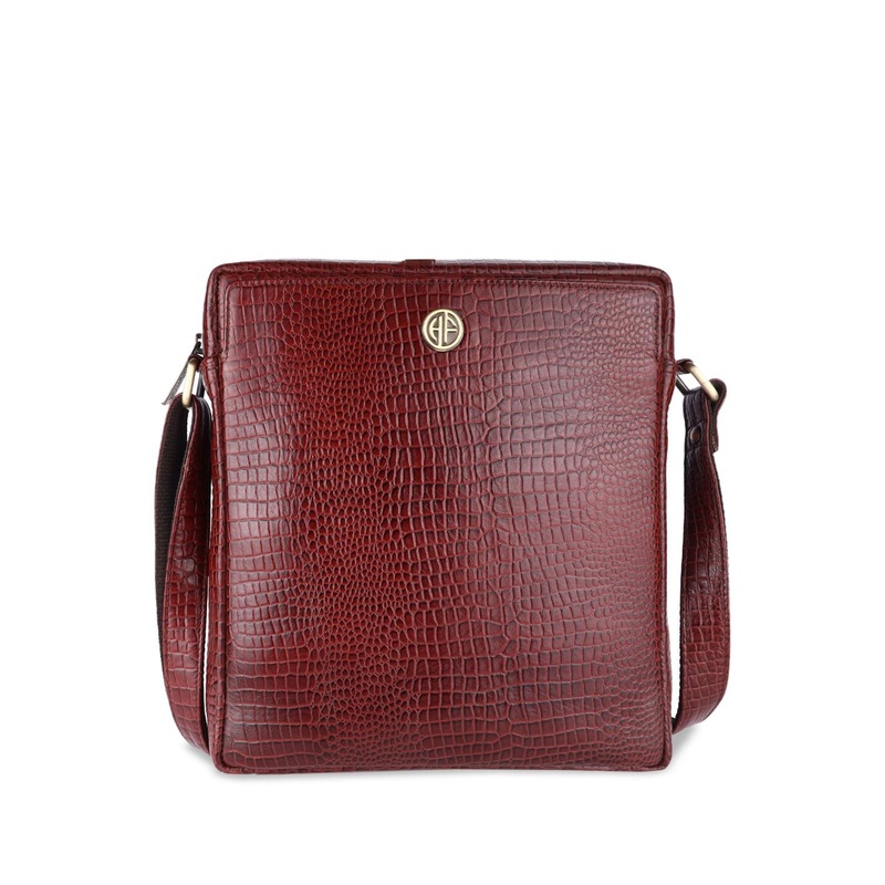 HAMMONDS FLYCATCHER Leather Structured Handheld Bag with Fringed