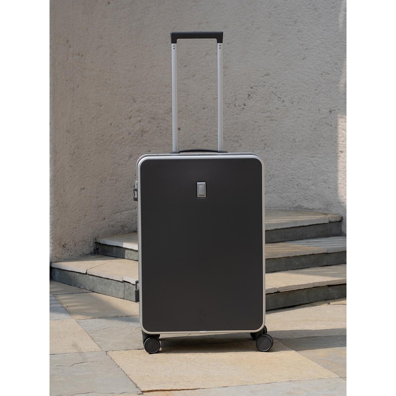 SWISS MILITARY Lorenzo Theft-Proof Hard-Sided Large Trolley Suitcase