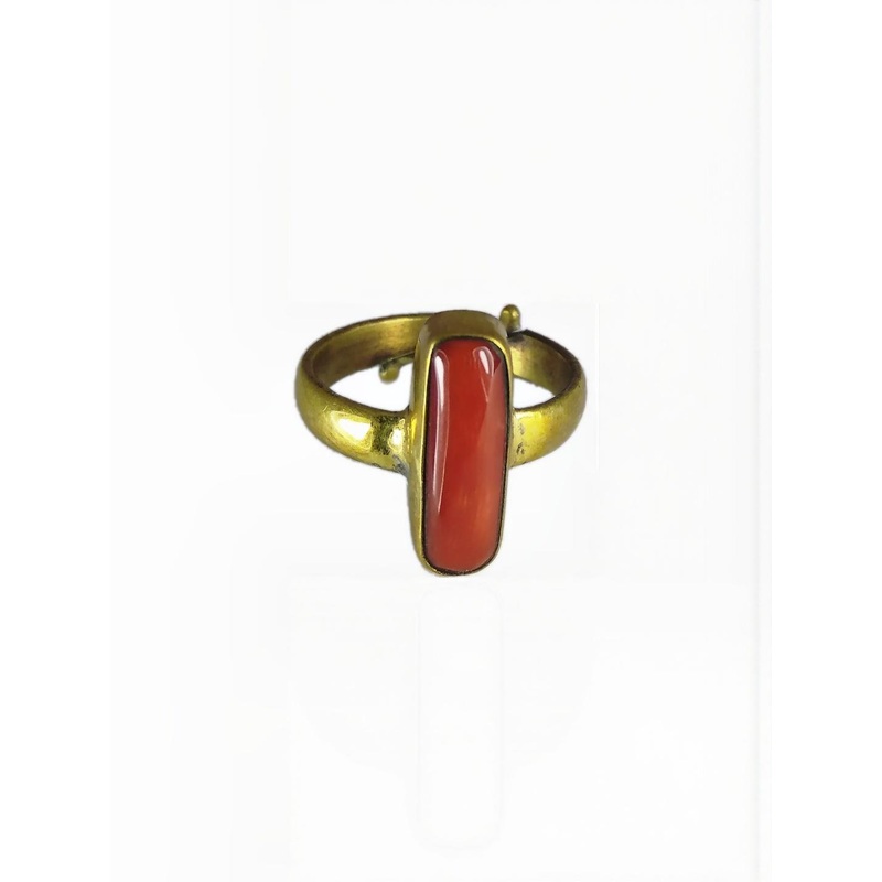 RAVIOUR LIFESTYLE Gold Plated Stone Studded 5.25 Ratti Ring