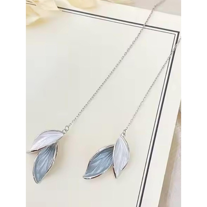 Tipsy closet Leaf Shaped Drop Earrings