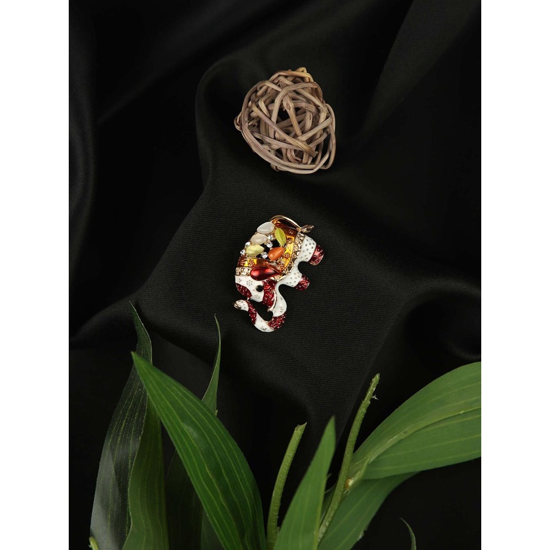 Kavove Men White Plated Alloy Brooch