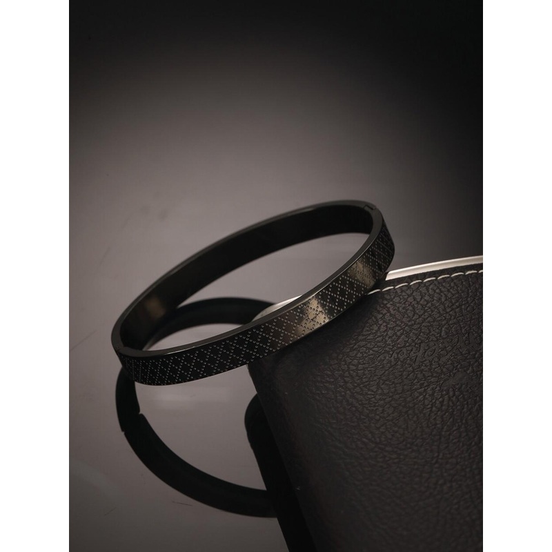 Jazz and Sizzle Men Stainless Steel Textured Kada Bracelet