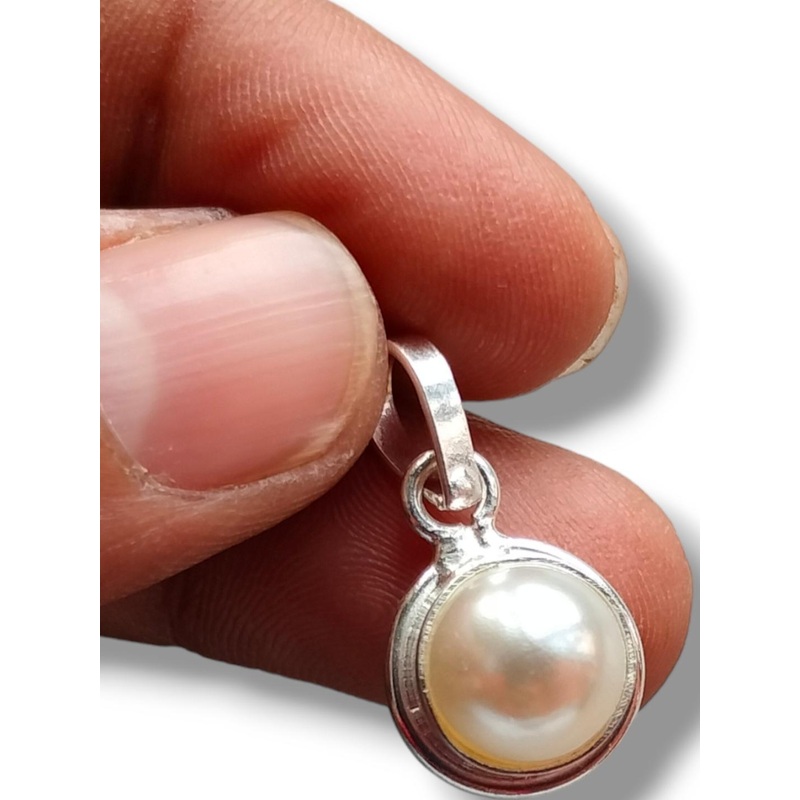 VANISHREE WORLD Gold-Plated Circular Pendants