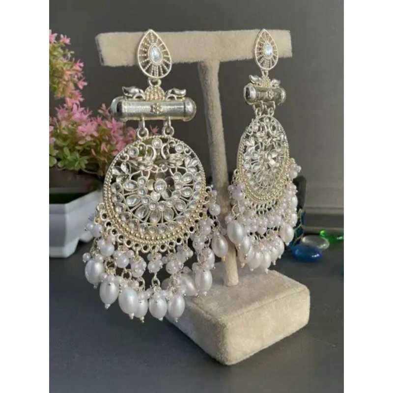 HHJEWELRY Artificial Stones Studded And Beaded Circular Shaped Earrings