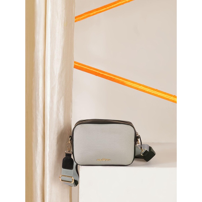 AQUATAN Men Colourblocked Messenger Bag
