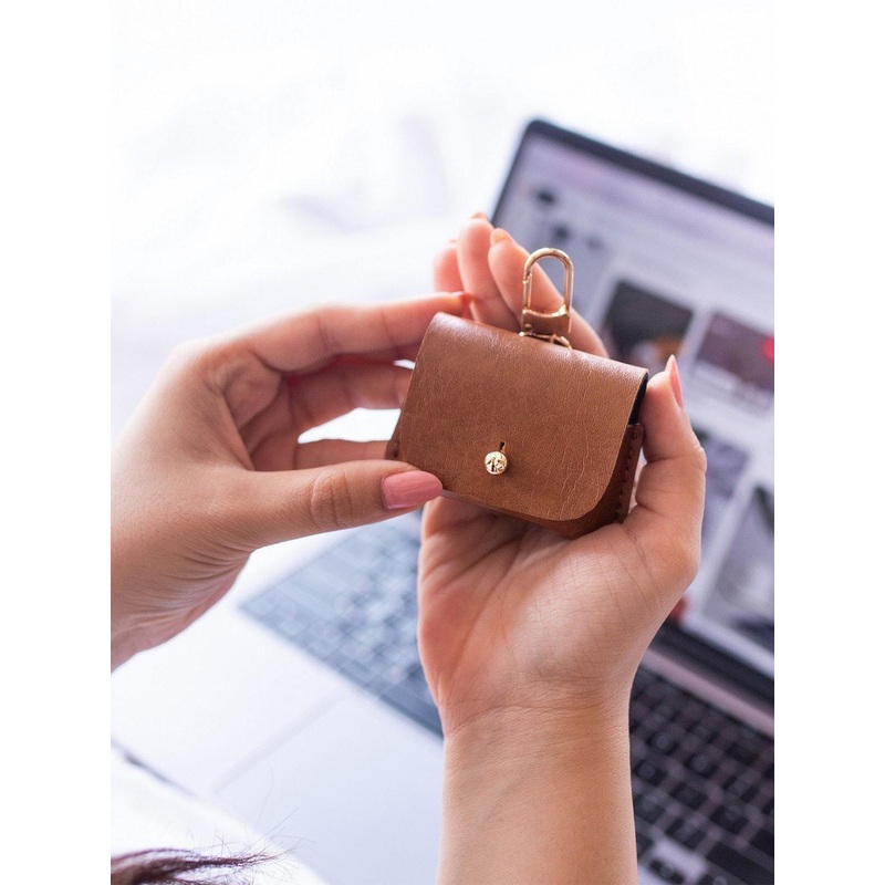 THE MESSY CORNER Leather Solid Airpod Pro Case