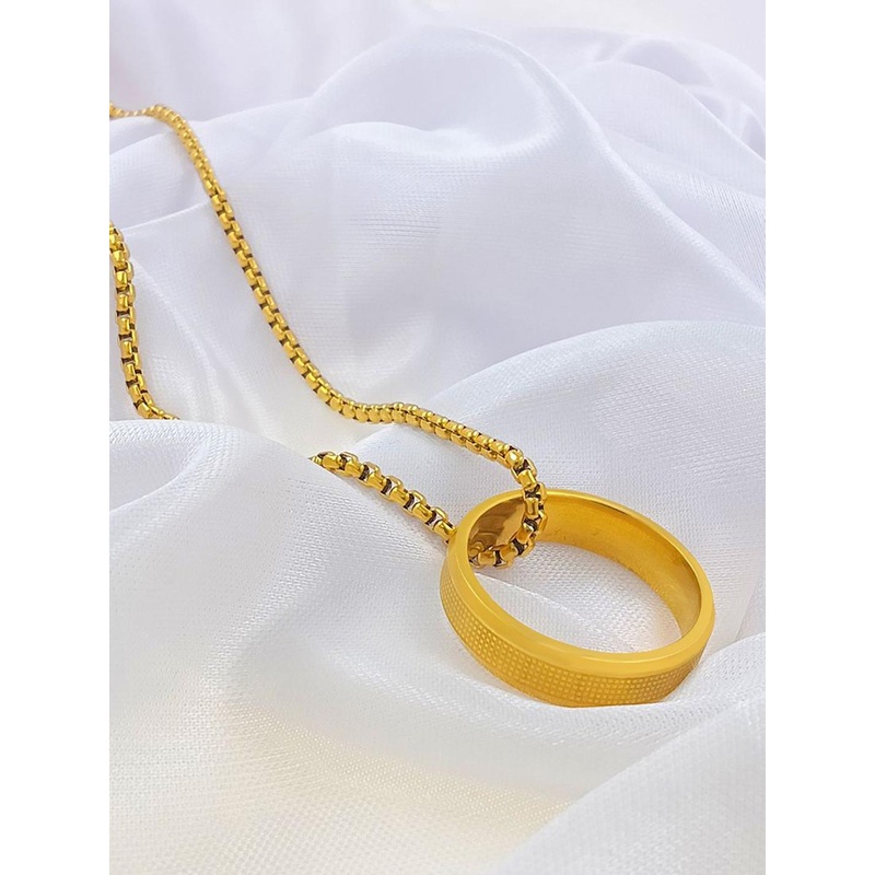 Saizen Gold-Plated Circular Pendants with Chains