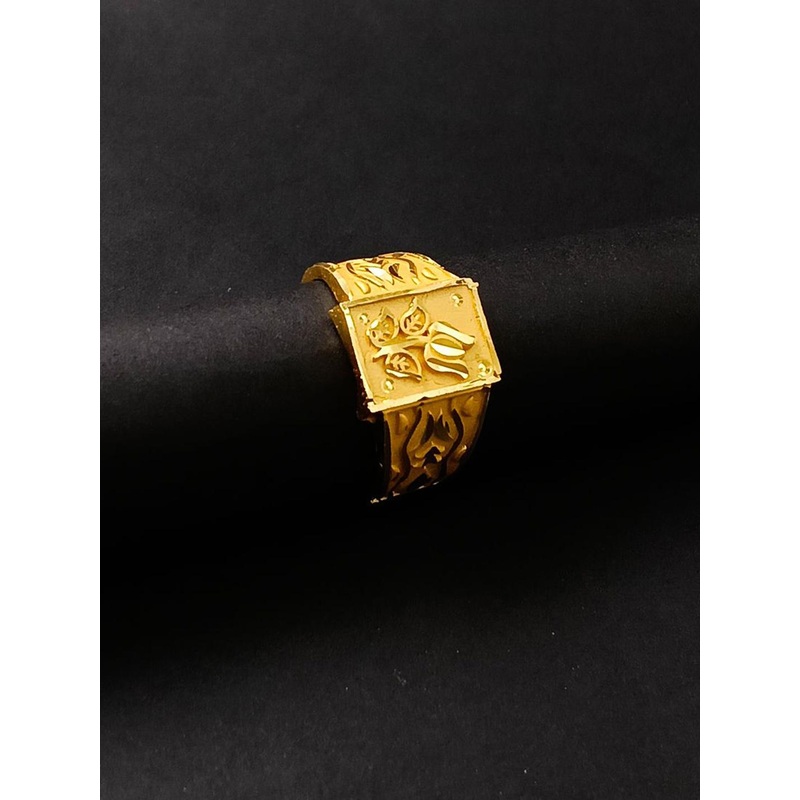 Saizen Men Gold-Plated Textured Finger Ring