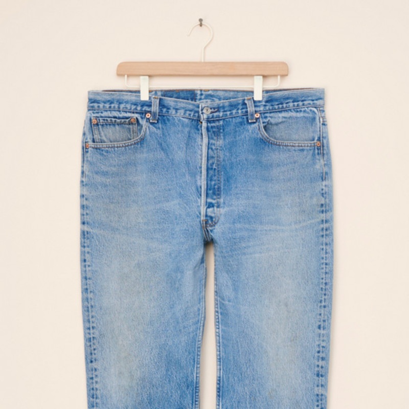 Vintage Light Wash Straight Levi’s Jeans
