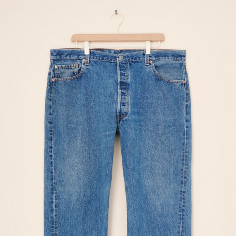 Vintages Levi’s Straight Leg Medium Wash Jeans